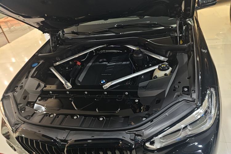 Used BMW X5 2022 xDrive 40Li M Sport Package Engine Bay