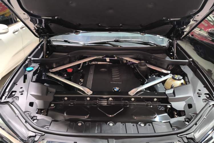 Used BMW X5 2022 Restyled xDrive 40Li M Sport Package Engine Bay