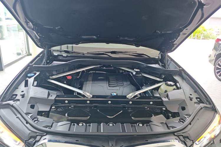 Used BMW X5 2022 Restyled xDrive 40Li M Sport Package Engine Bay