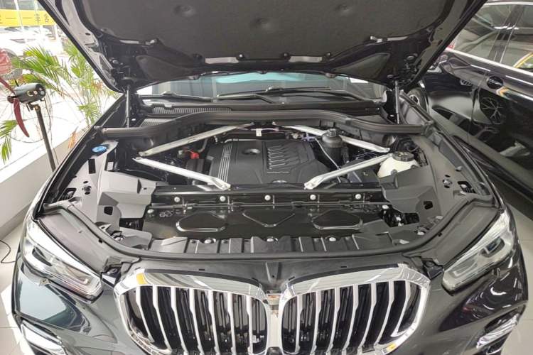 Used BMW X5 2022 Restyled xDrive 40Li M Sport Package Engine Bay