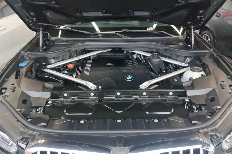 Used BMW X5 2022 Restyled xDrive 30Li Luxury Version M Sport Package Engine Bay