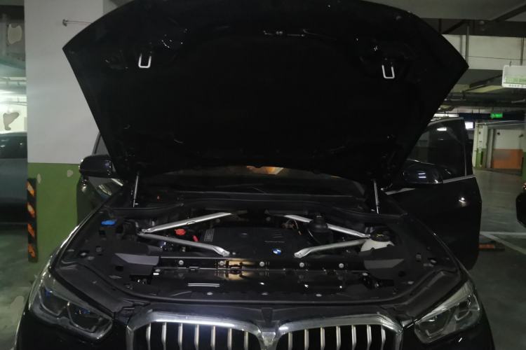 Used BMW X5 2022 xDrive 30Li Luxury M Sport Package Engine Bay