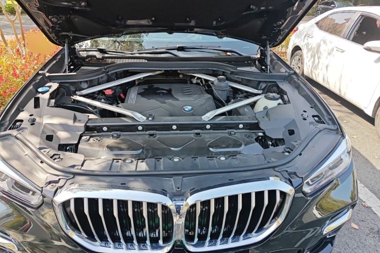 Used BMW X5 2022 Restyled xDrive 30Li Luxury Version M Sport Package Engine Bay