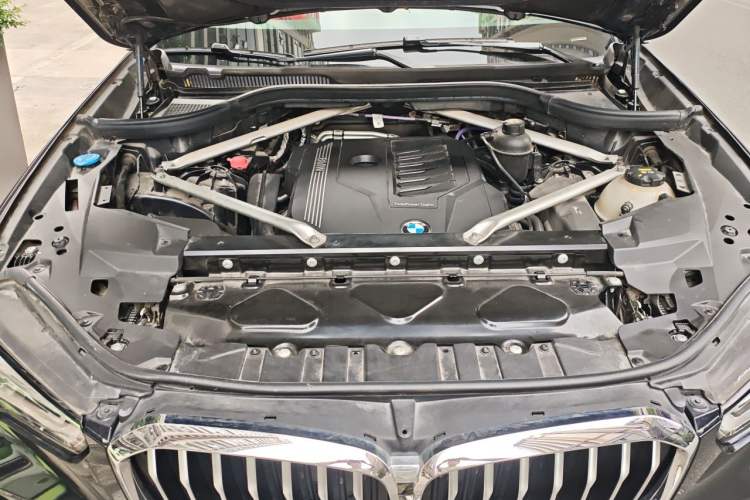 Used BMW X5 2022 xDrive 40Li Luxury Edition M Sport Package Engine Bay
