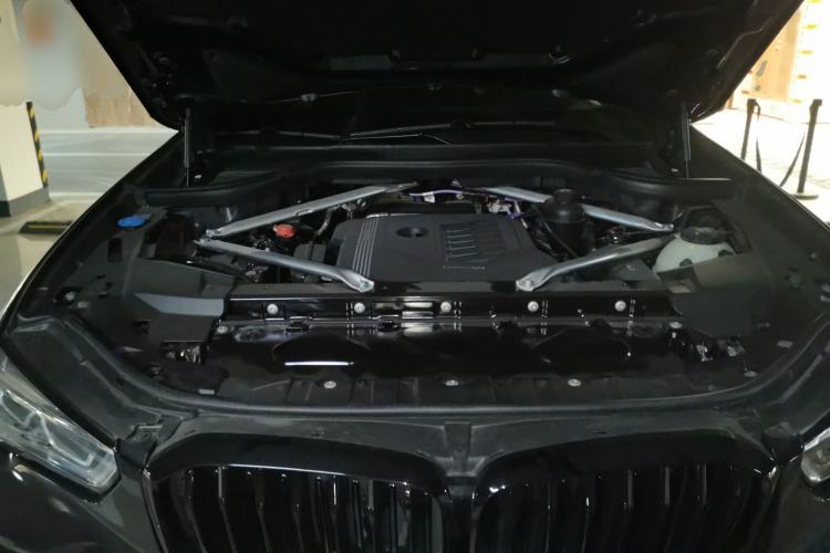 Used BMW X5 2022 xDrive 40Li M Sport Package Engine Bay