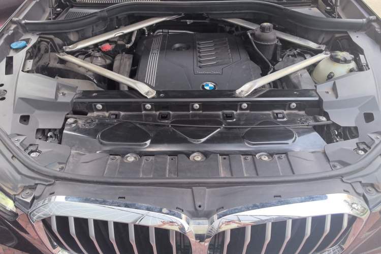 Used BMW X5 2022 xDrive 40Li M Sport Package Engine Bay