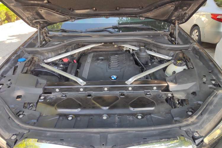 Used BMW X5 2022 xDrive40i Luxury Edition M Sport Package Engine Bay