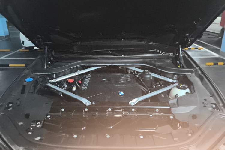 Used BMW X5 2022 xDrive 30Li Luxury M Sport Package Engine Bay