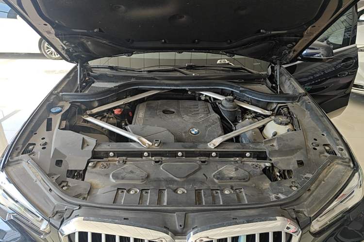 Used BMW X5 2022 Restyled xDrive 30Li Luxury Version M Sport Package Engine Bay