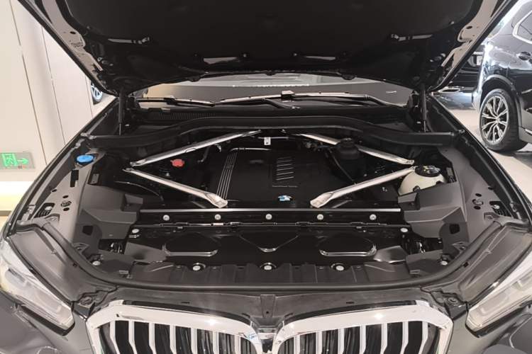 Used BMW X5 2022 Restyled xDrive 40Li M Sport Package Engine Bay