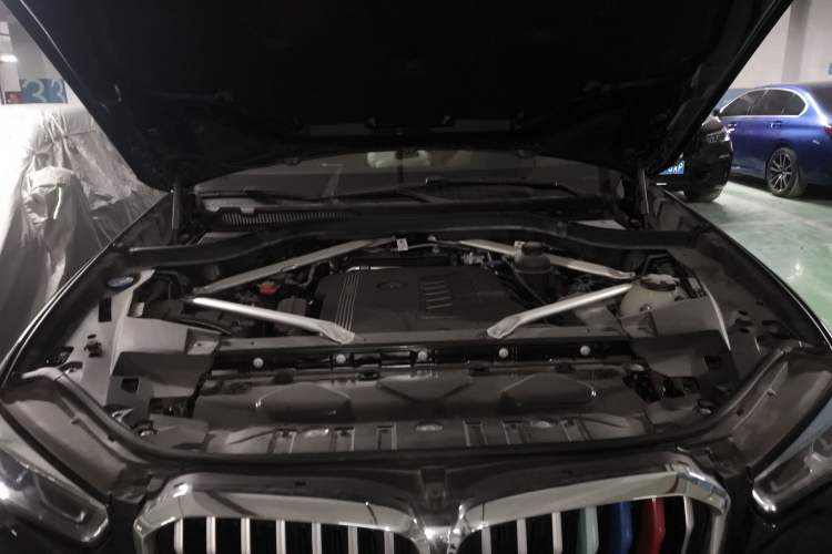 Used BMW X5 2022 xDrive 40Li M Sport Package Engine Bay