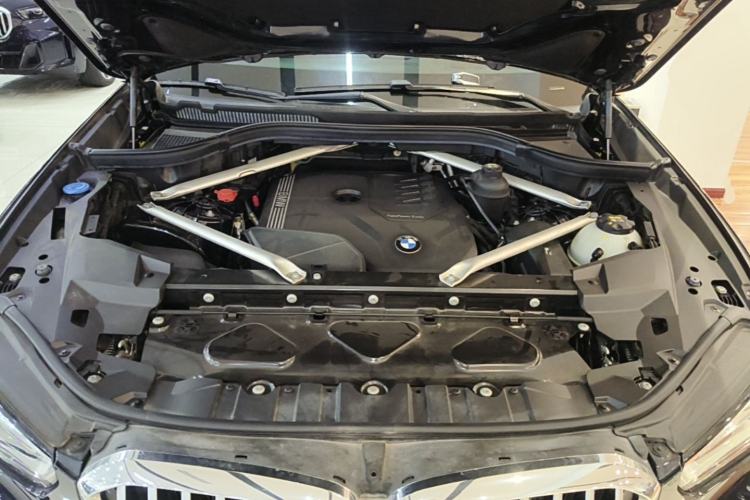 Used BMW X5 2022 xDrive 30Li Luxury M Sport Package Engine Bay
