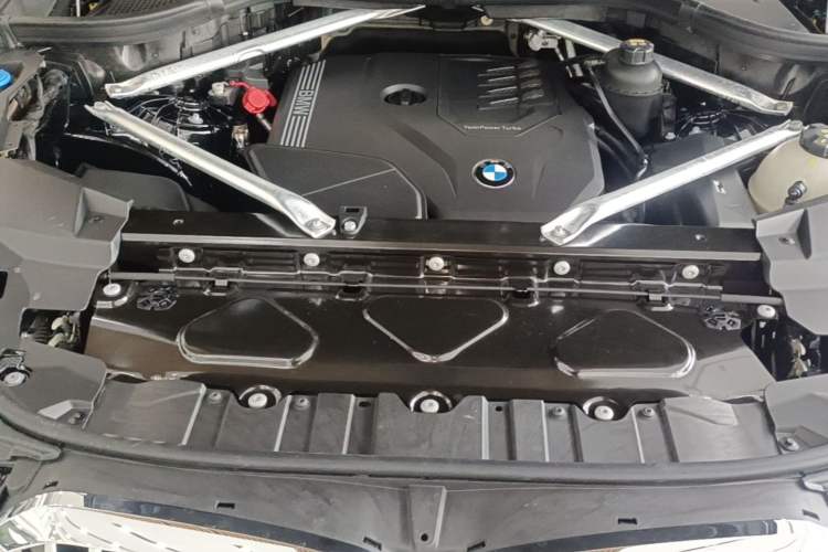 Used BMW X5 2022 xDrive 30Li Luxury M Sport Package Engine Bay