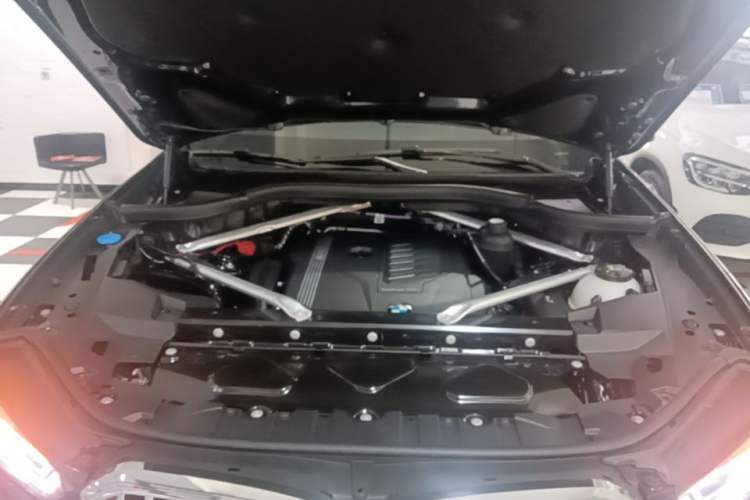 Used BMW X5 2022 Restyled xDrive 40Li M Sport Package Engine Bay