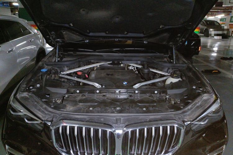 Used BMW X5 2022 xDrive 30Li M Sport Package Engine Bay