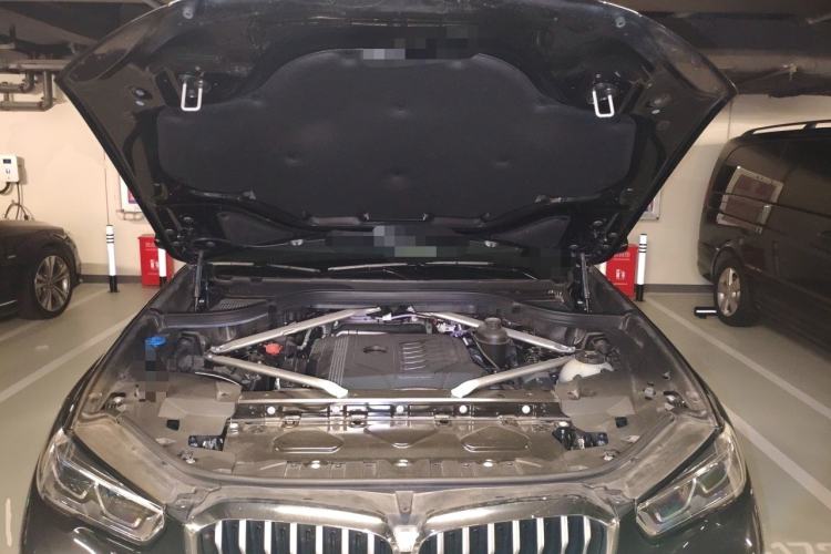 Used BMW X5 2022 xDrive 40Li M Sport Package Engine Bay