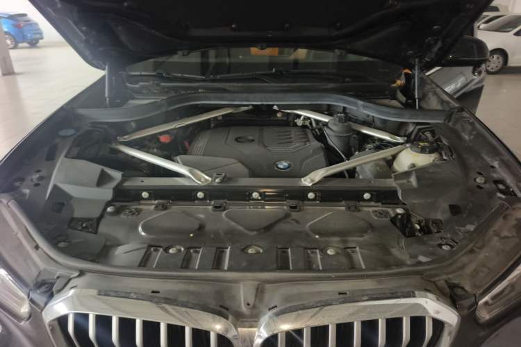 Used BMW X5 2022 Restyled xDrive 30Li Luxury Version M Sport Package Engine Bay