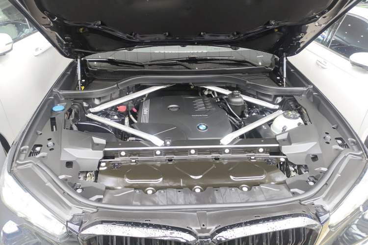 Used BMW X5 2022 Restyled xDrive 30Li Luxury Version M Sport Package Engine Bay