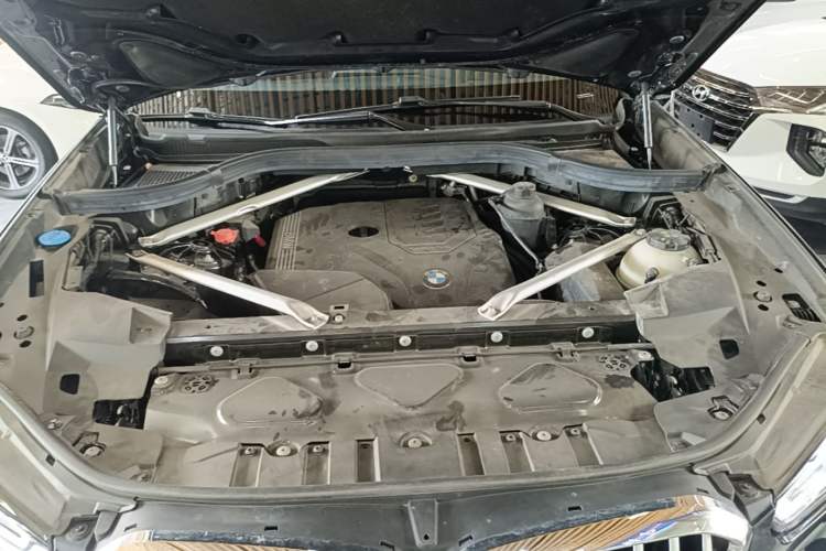Used BMW X5 2022 Restyled xDrive 30Li Luxury Version M Sport Package Engine Bay