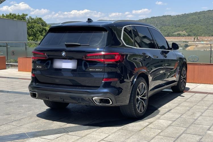 Used BMW X5 2022 xDrive 30Li Luxury M Sport Package Exterior 1