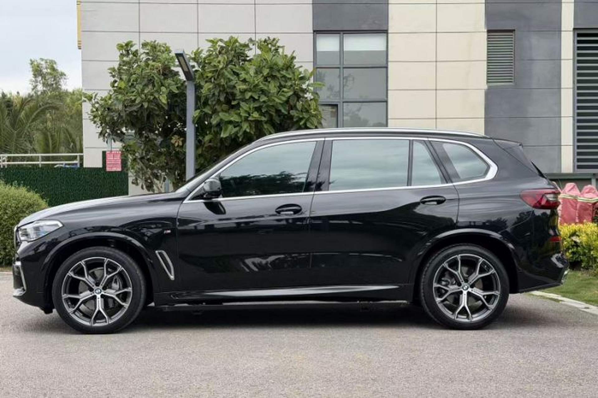 Used BMW X5 2022 Restyled xDrive 40Li M Sport Package Exterior 1