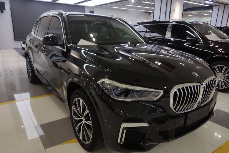 Used BMW X5 2022 Restyled xDrive 30Li Luxury Version M Sport Package Exterior 2