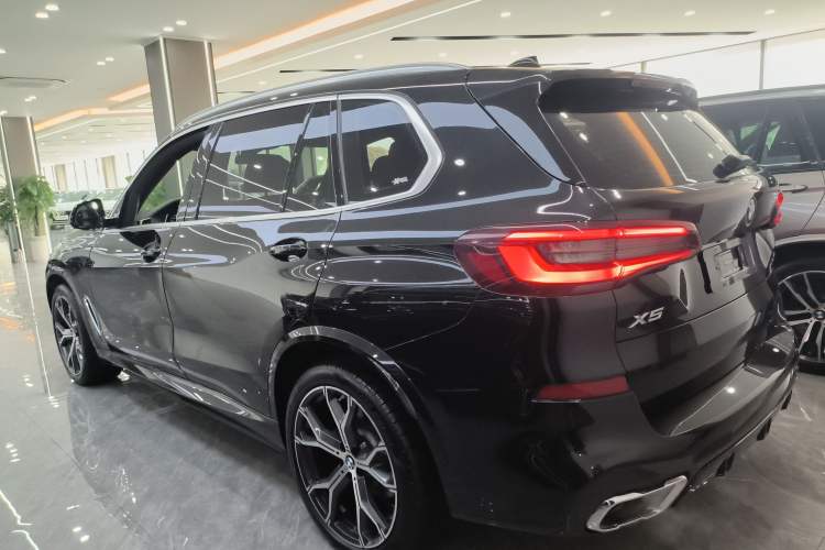Used BMW X5 2022 xDrive 40Li M Sport Package Exterior 2