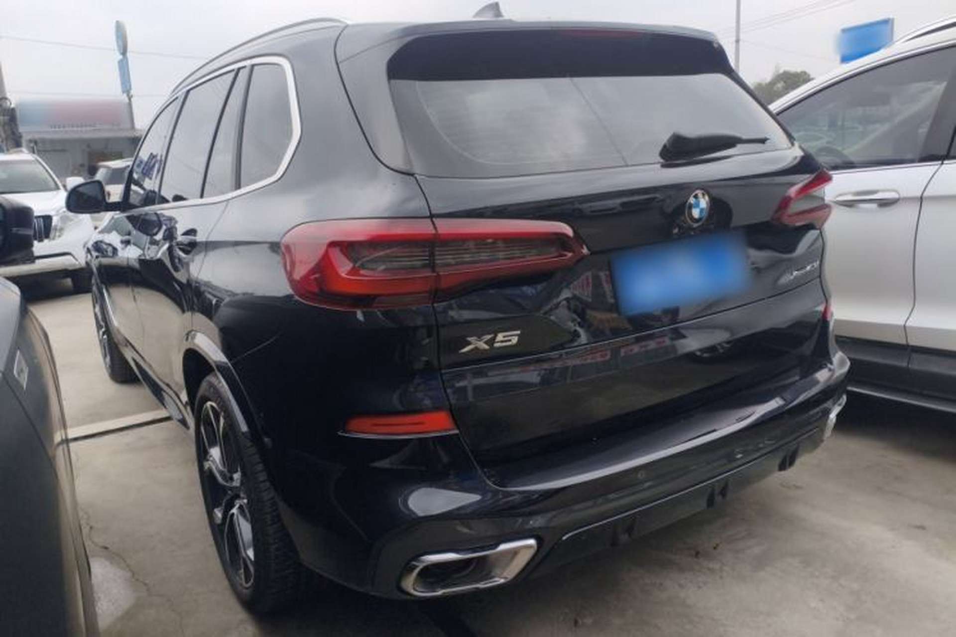 Used BMW X5 2022 Restyled xDrive 40Li Luxury Edition M Sport Package Exterior 2