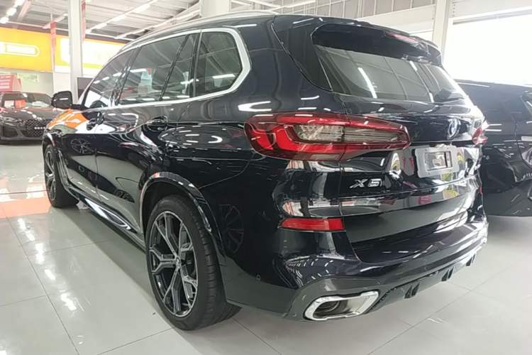 Used BMW X5 2022 Restyled xDrive 40Li M Sport Package Exterior 2