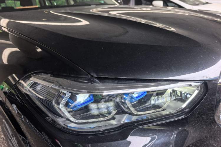 Used BMW X5 2022 xDrive 30Li Luxury M Sport Package Exterior 2