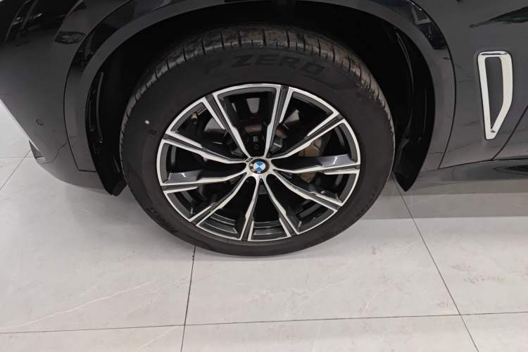 Used BMW X5 2022 xDrive 30Li Luxury M Sport Package Exterior 2