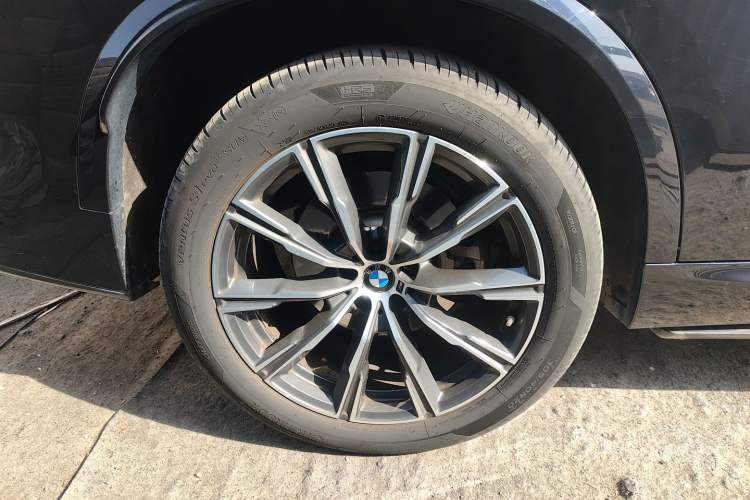 Used BMW X5 2022 Restyled xDrive 30Li Luxury Version M Sport Package Exterior 2