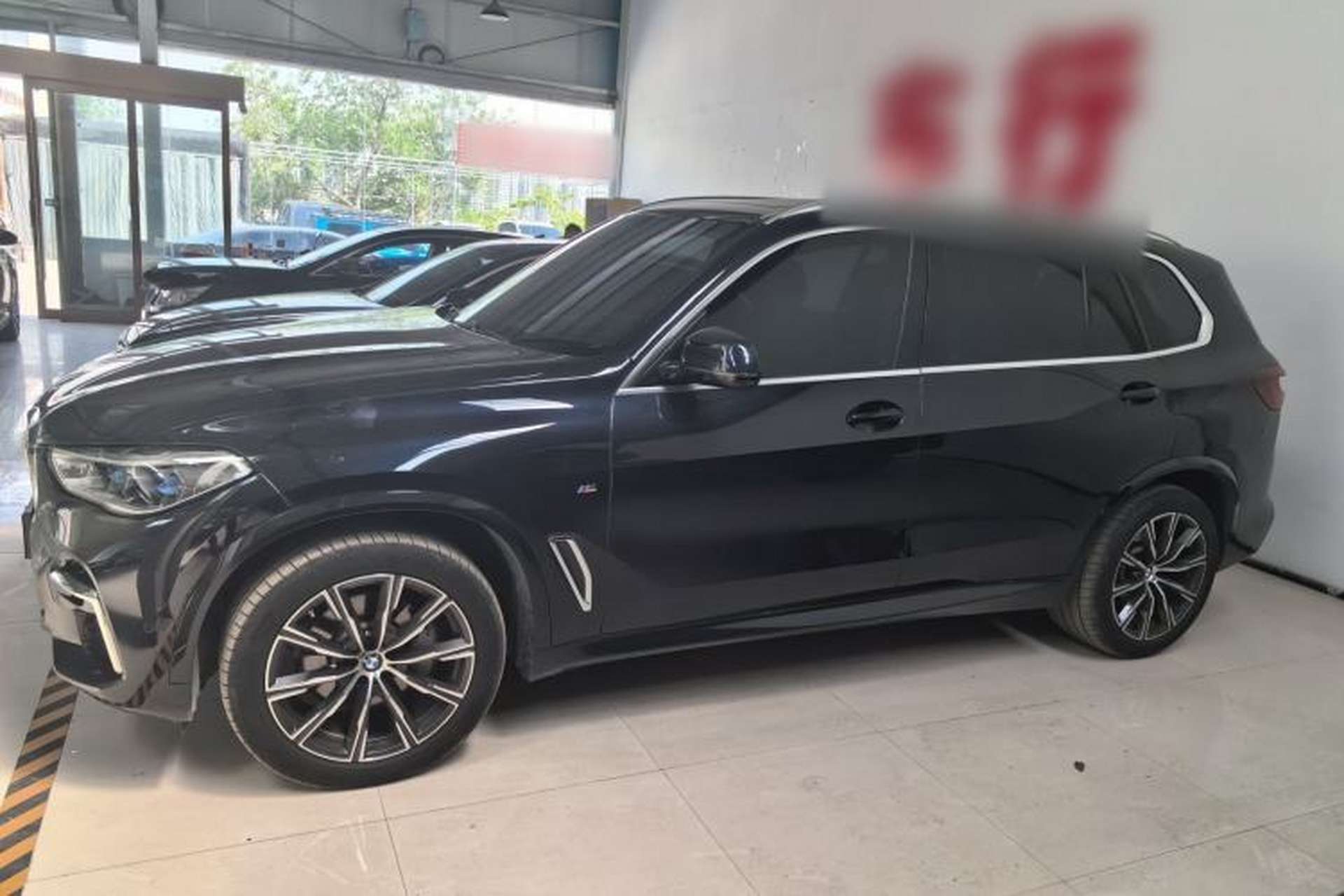 Used BMW X5 2022 xDrive 30Li Luxury M Sport Package Exterior 2