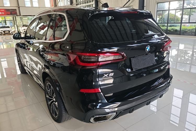 Used BMW X5 2022 xDrive 30Li Luxury M Sport Package Exterior 2