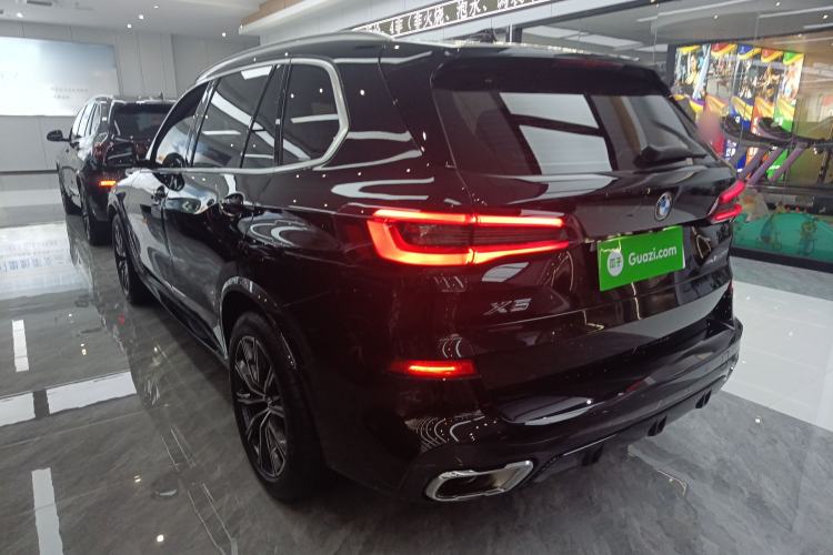 Used BMW X5 2022 Restyled xDrive 30Li Luxury Version M Sport Package Exterior 2