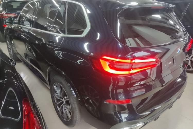 Used BMW X5 2022 Restyled xDrive 30Li Luxury Version M Sport Package Exterior 2