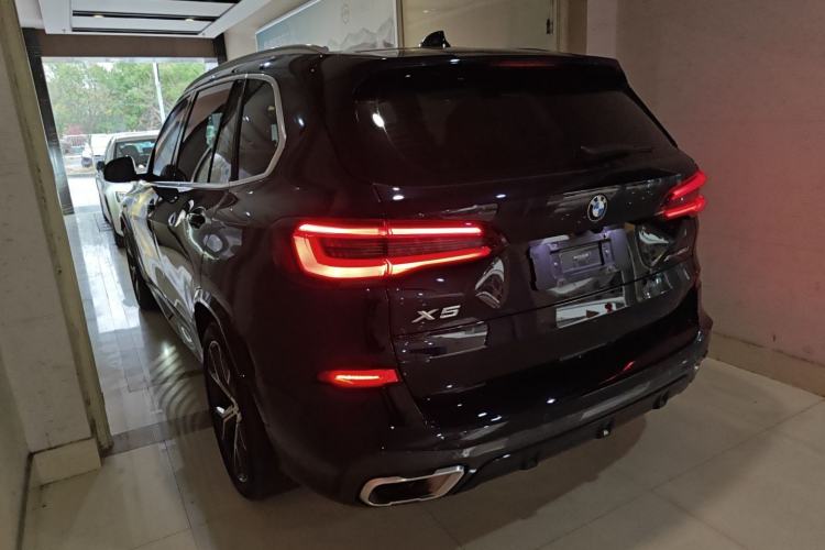 Used BMW X5 2022 Restyled xDrive 40Li M Sport Package Exterior 2