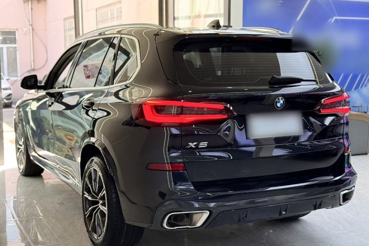 Used BMW X5 2022 Restyled xDrive 30Li Luxury Version M Sport Package Exterior 2