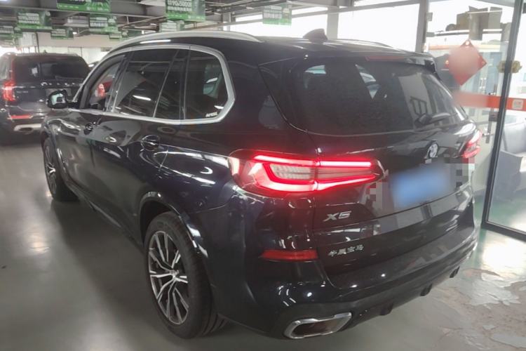 Used BMW X5 2022 xDrive 30Li Luxury M Sport Package Exterior 2
