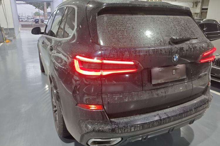 Used BMW X5 2022 xDrive 30Li Luxury M Sport Package Exterior 2