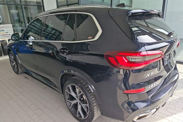 Used BMW X5 2022 Restyled xDrive 40Li M Sport Package Exterior 2
