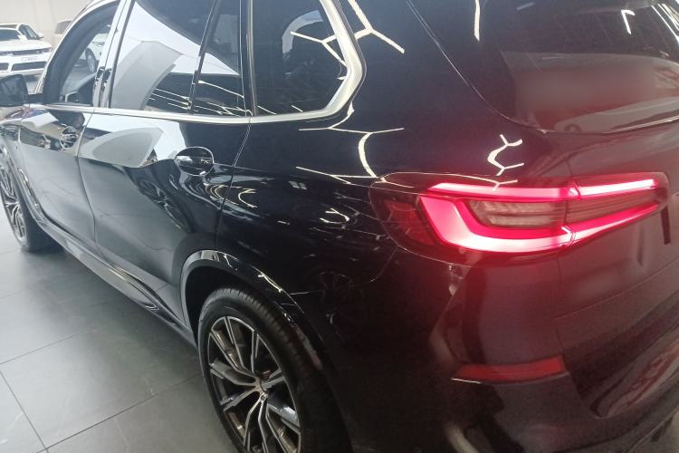 Used BMW X5 2022 Restyled xDrive 30Li Luxury Version M Sport Package Exterior 2
