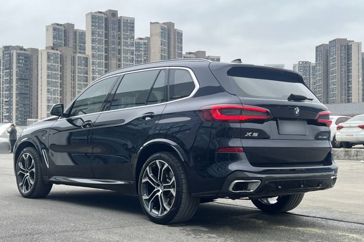 Used BMW X5 2022 Restyled xDrive 40Li Luxury Edition M Sport Package Exterior 2