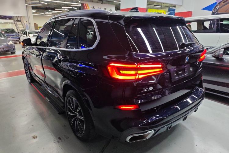Used BMW X5 2022 Restyled xDrive 30Li Luxury Version M Sport Package Exterior 2