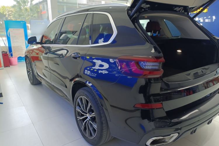 Used BMW X5 2022 Restyled xDrive 30Li Luxury Version M Sport Package Exterior 3