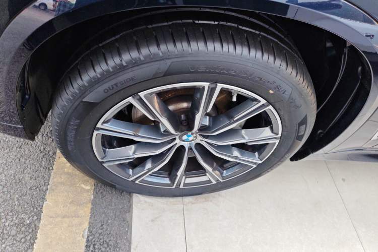 Used BMW X5 2022 Restyled xDrive 30Li Luxury Version M Sport Package Exterior 3
