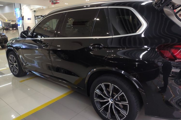 Used BMW X5 2022 Restyled xDrive 30Li Luxury Version M Sport Package Exterior 3