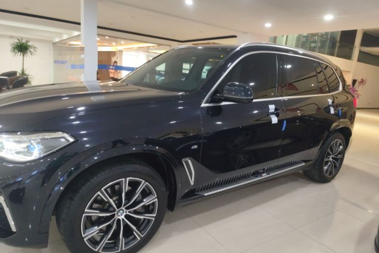 Used BMW X5 2022 Restyled xDrive 30Li Luxury Version M Sport Package Exterior 3