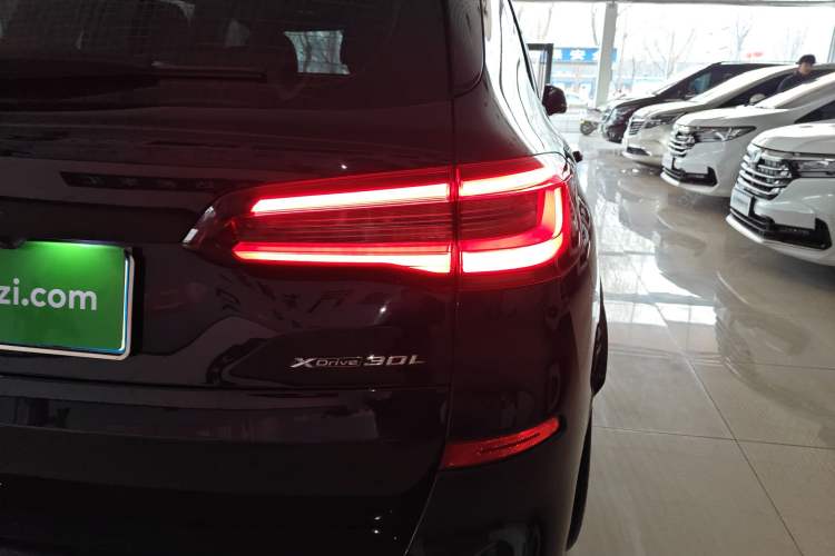 Used BMW X5 2022 Restyled xDrive 30Li Luxury Version M Sport Package Exterior 3