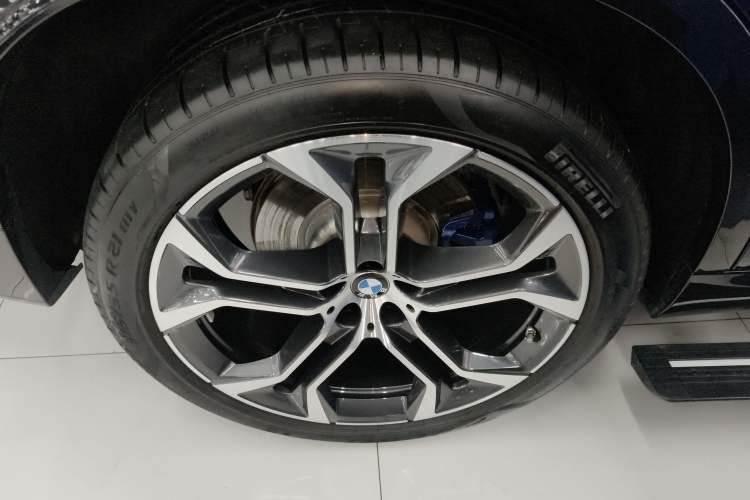 Used BMW X5 2022 Restyled xDrive 40Li Luxury Edition M Sport Package Exterior 3